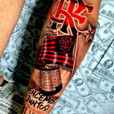 Inspirações de Tatuagens Fine Line e Blackwork para Peles Retintas