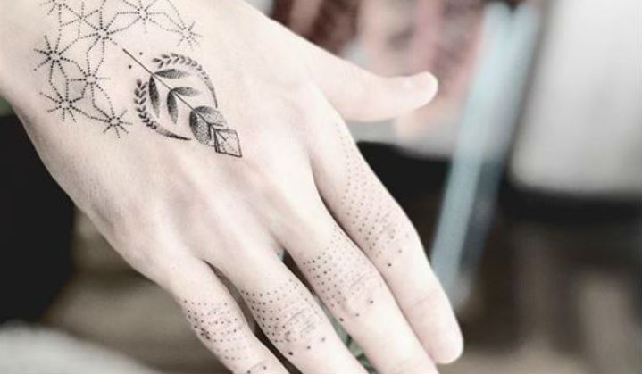 5 ideias de títulos:
1. Tatuagens na Mão: Guia Completo de Estilos e Cuidados
2. Os Significados Ocultos por Trás das Tatuagens na Mão
3. Tatuagem na Mão: Dores