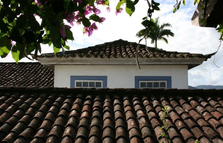 inspiração telhado colonial para casas de campo