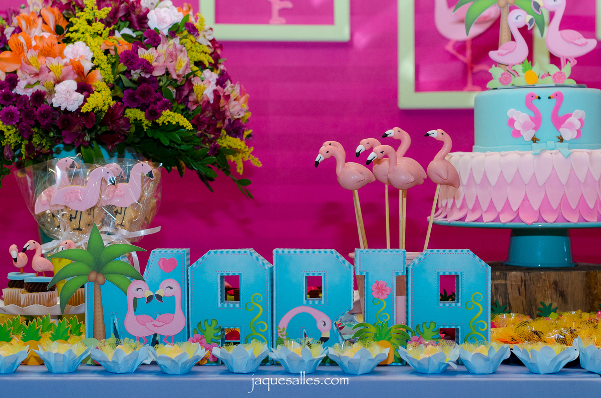 tema de aniversário de 2 anos feminino simples