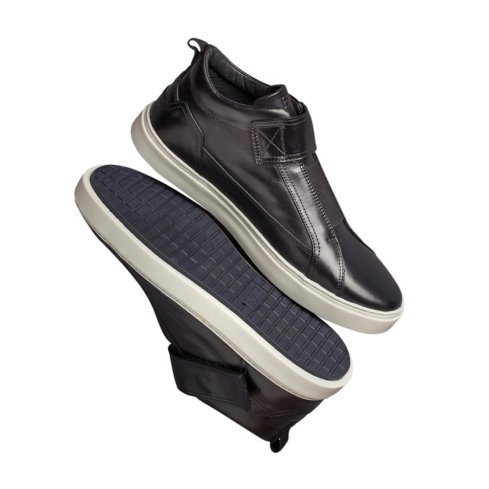 Tênis masculino esportivo