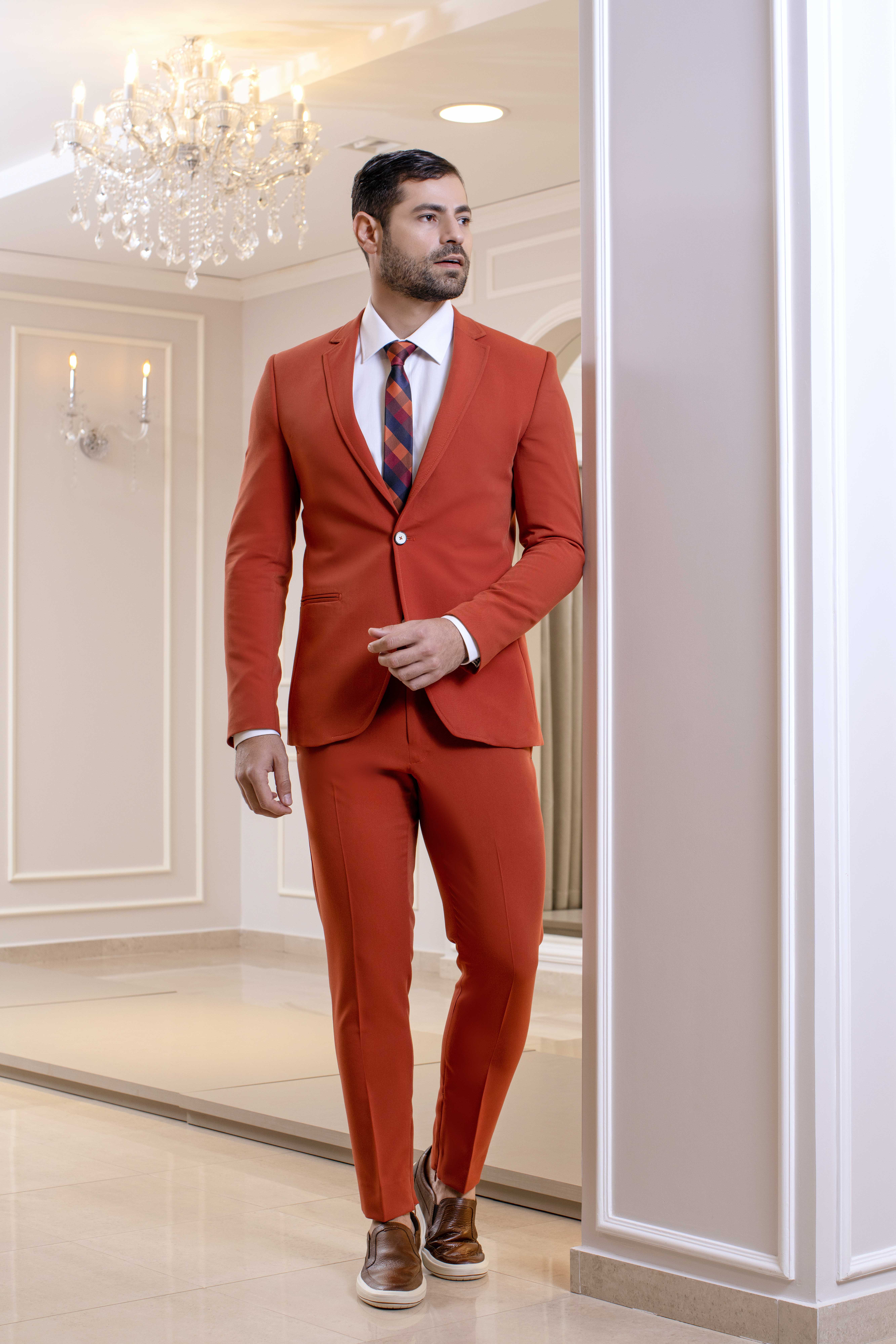 Terno slim fit terracota com colete