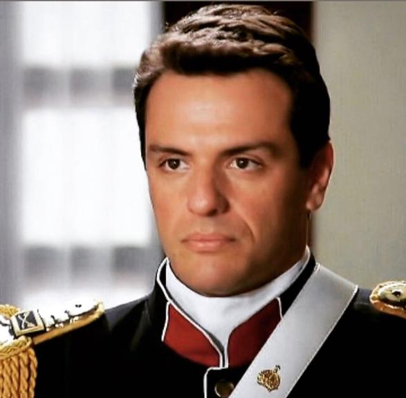 1. A jornada de Théo: Do quartel ao coração de Morena.
2. Théo Garcia: O militar devoto que conquistou o público.
3. Os triângulos amorosos de Théo em Salve Jorge.
4. O desfecho de Théo: Resgate