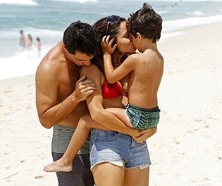 1. A jornada de Théo: Do quartel ao coração de Morena.
2. Théo Garcia: O militar devoto que conquistou o público.
3. Os triângulos amorosos de Théo em Salve Jorge.
4. O desfecho de Théo: Resgate