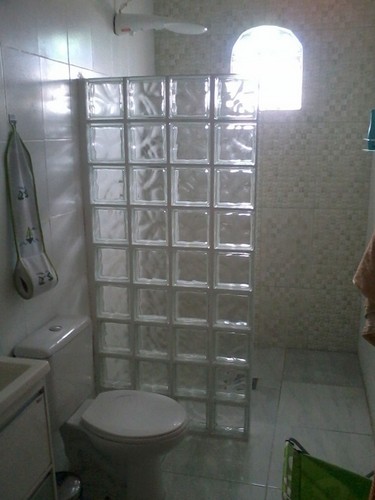 tijolo de vidro banheiro