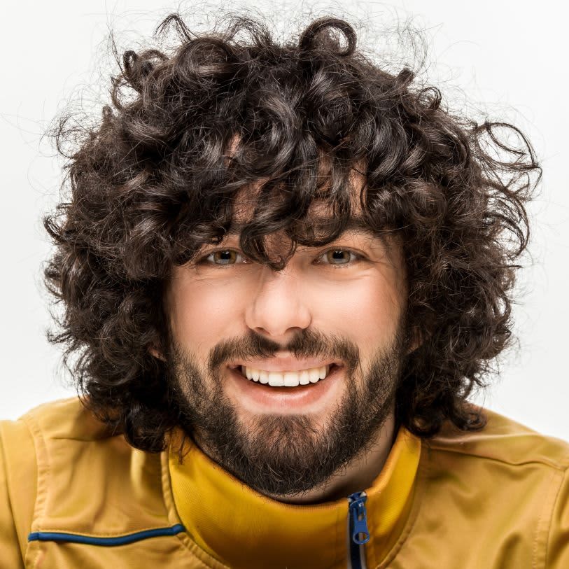 erros comuns ao cuidar de cabelo cacheado masculino