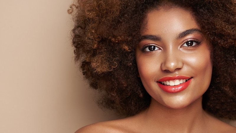 5 ideias de títulos:
1. Guia Completo: Como Identificar o Subtom da Sua Pele Negra
2. Pele Negra: Desvendando os Fototipos e Cuidados Essenciais
3. Skincare para Pele Negra Oleosa: Dicas e Produtos Recomendados
4. Foliculite e Queloides na Pele Negra: Causas e Tratamentos Eficazes
5. A Importância do Protetor Solar para Prevenir Hiperpigmentação na Pele Negra