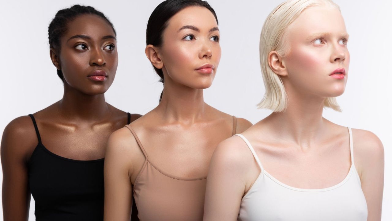 5 ideias de títulos:
1. Guia Completo: Como Identificar o Subtom da Sua Pele Negra
2. Pele Negra: Desvendando os Fototipos e Cuidados Essenciais
3. Skincare para Pele Negra Oleosa: Dicas e Produtos Recomendados
4. Foliculite e Queloides na Pele Negra: Causas e Tratamentos Eficazes
5. A Importância do Protetor Solar para Prevenir Hiperpigmentação na Pele Negra