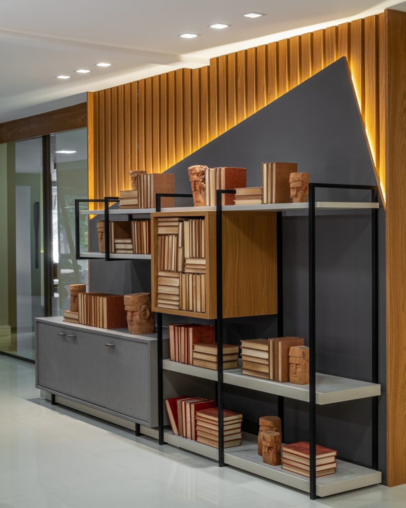 5 Títulos para Posts de Blog sobre Prateleiras:
1. Guia Completo: Como Escolher a Prateleira Perfeita para Cada Cômodo
2. Prateleiras Flutuantes vs. Mão Francesa: Qual a Melhor Opção para Você?
3. Materiais de Prateleiras: Madeira