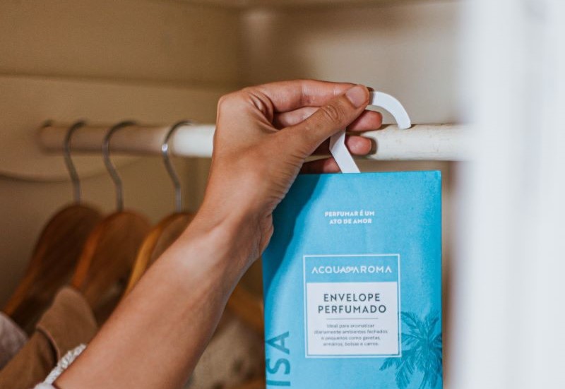 tirar cheiro de mofo do guarda roupa