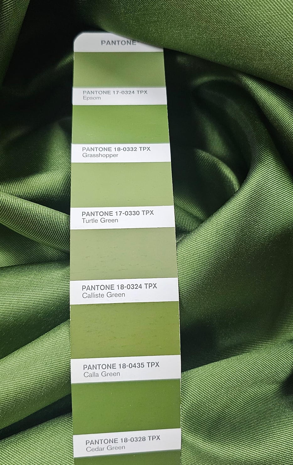 verde amarelado