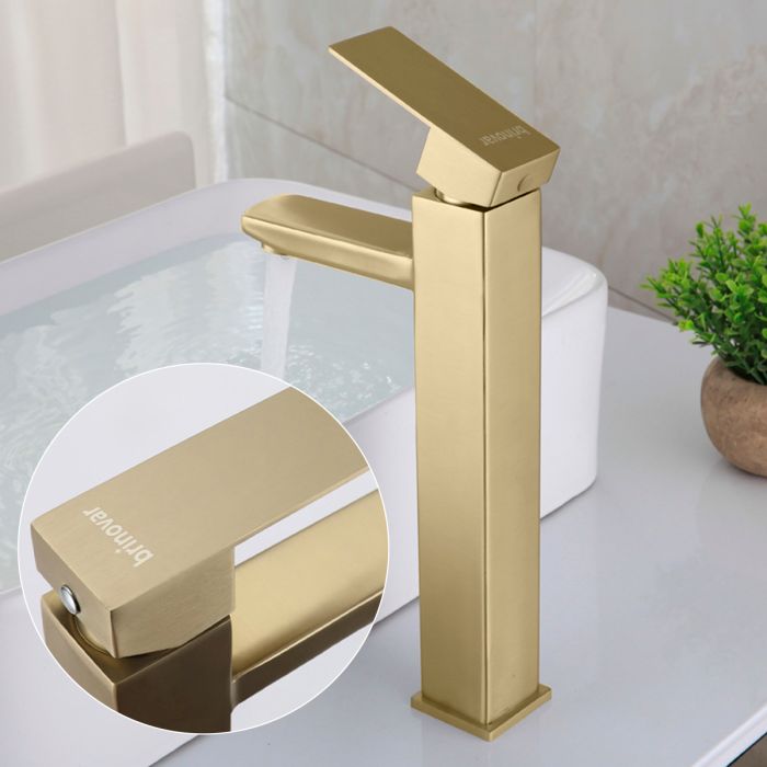 ideias de decoração banheiro com torneira dourada