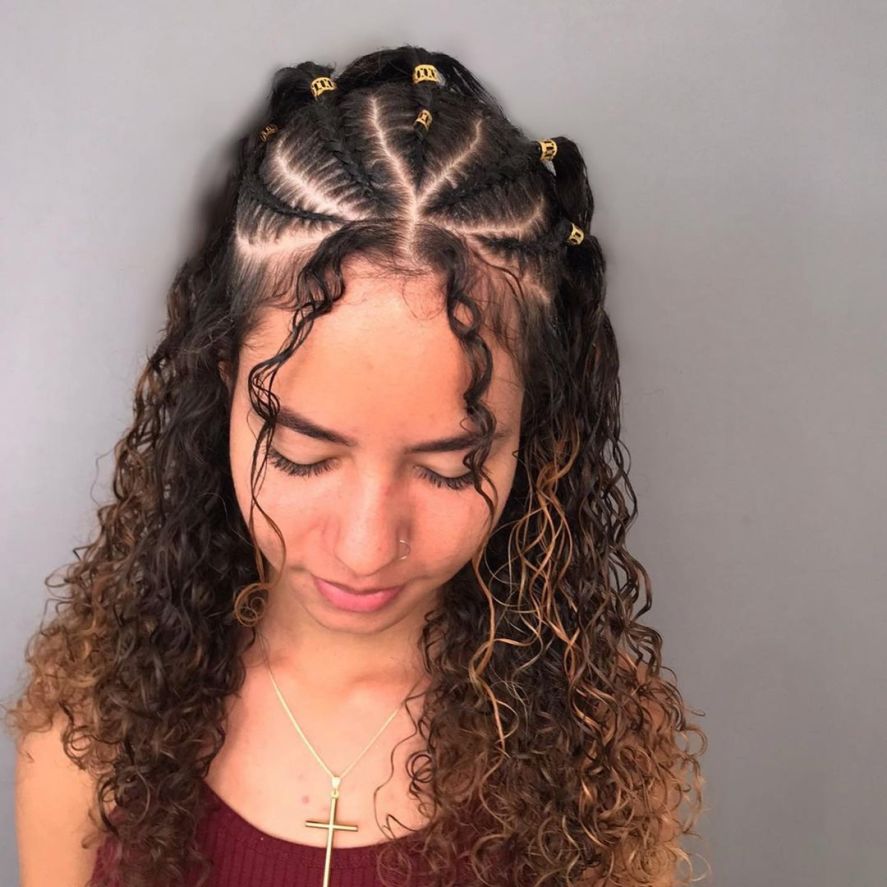 trança de cabelo cacheado