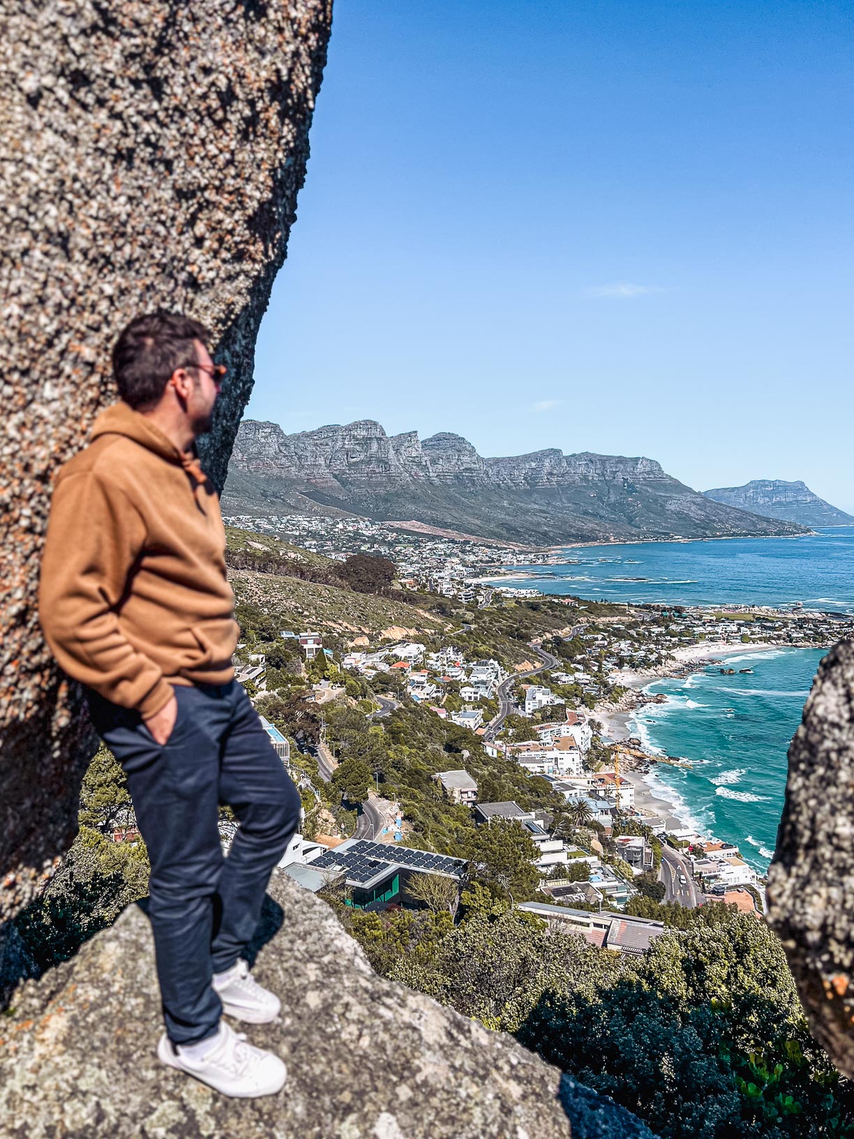 1. Roteiro Detalhado: 5 Dias na Cidade do Cabo
2. Explorando a Península do Cabo: De Table Mountain a Boulders Beach
3. Dicas Essenciais para sua Viagem à Cidade do Cabo
4. Cultura e História: Descubra Bo-Kaap e Robben Island
5. Vinícolas Próximas: Um Dia em Stellenbosch a Partir da Cidade do Cabo