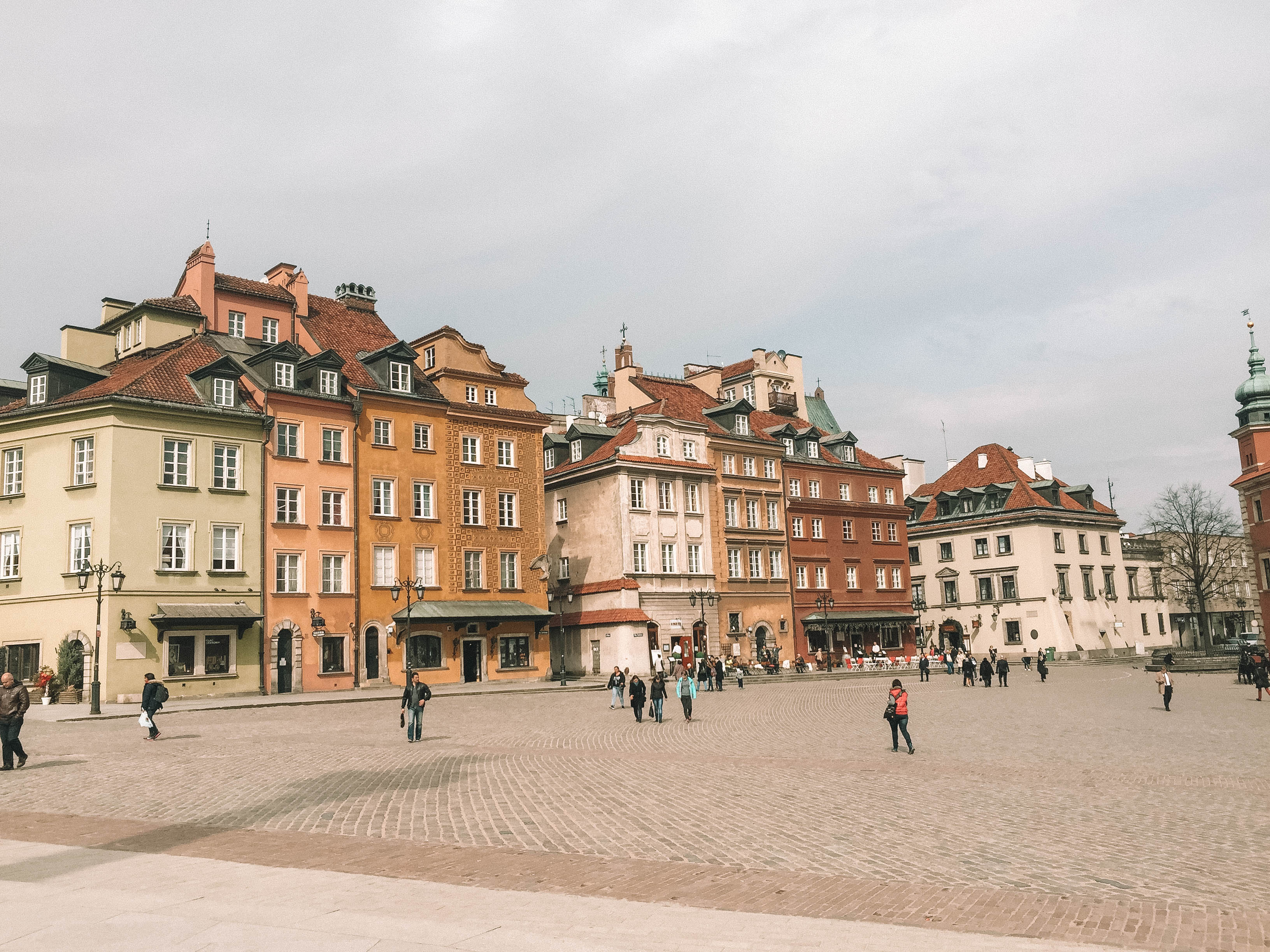 Varsóvia: Um Mergulho na História e Modernidade Polonesa