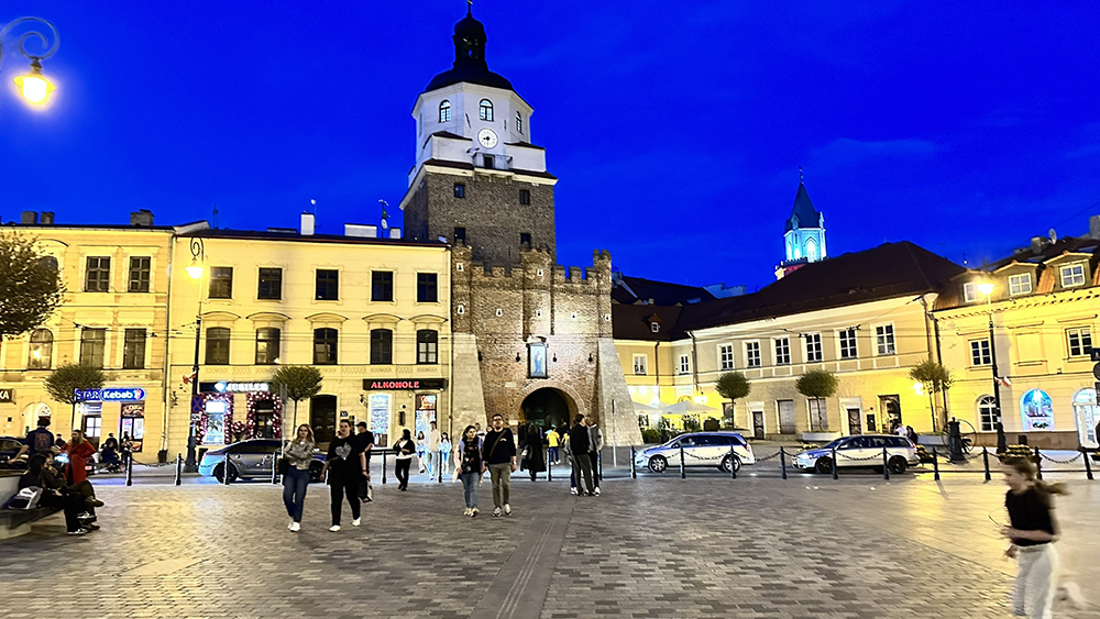 Explorando Gdańsk: Arquitetura Hanseática e a Costa do Báltico