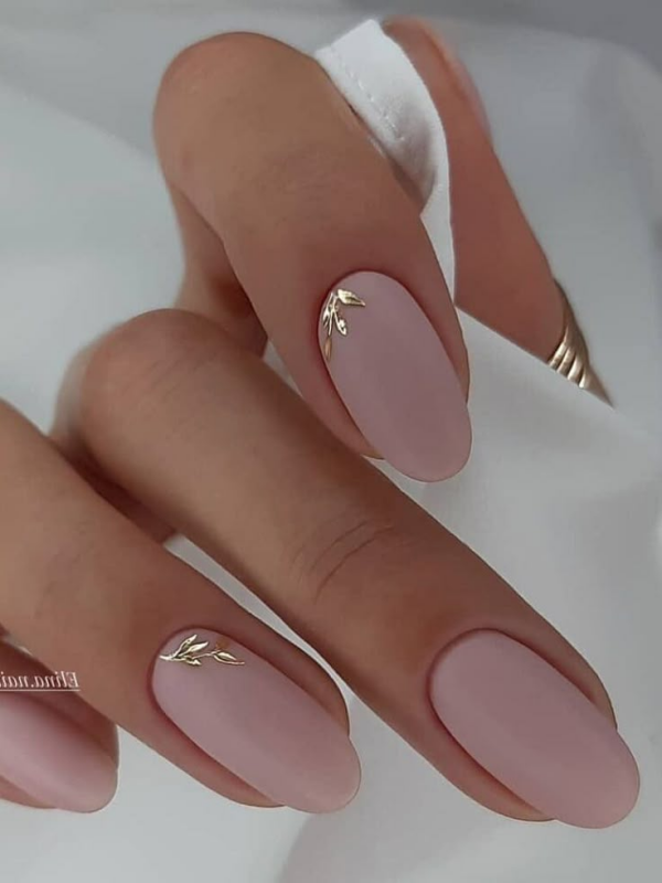 As Cores de Esmalte Mais Elegantes para Unhas Curtas