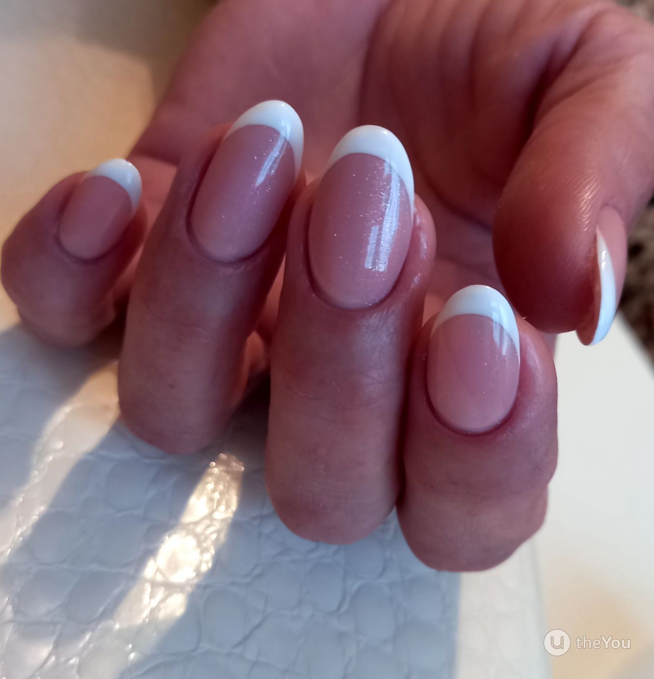 As Cores de Esmalte Mais Elegantes para Unhas Curtas
