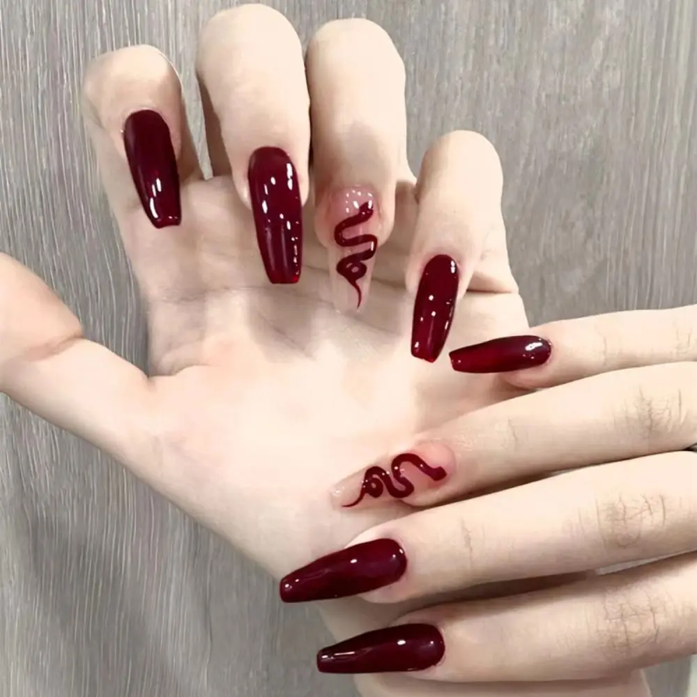 inspiração unhas vermelhas com detalhes