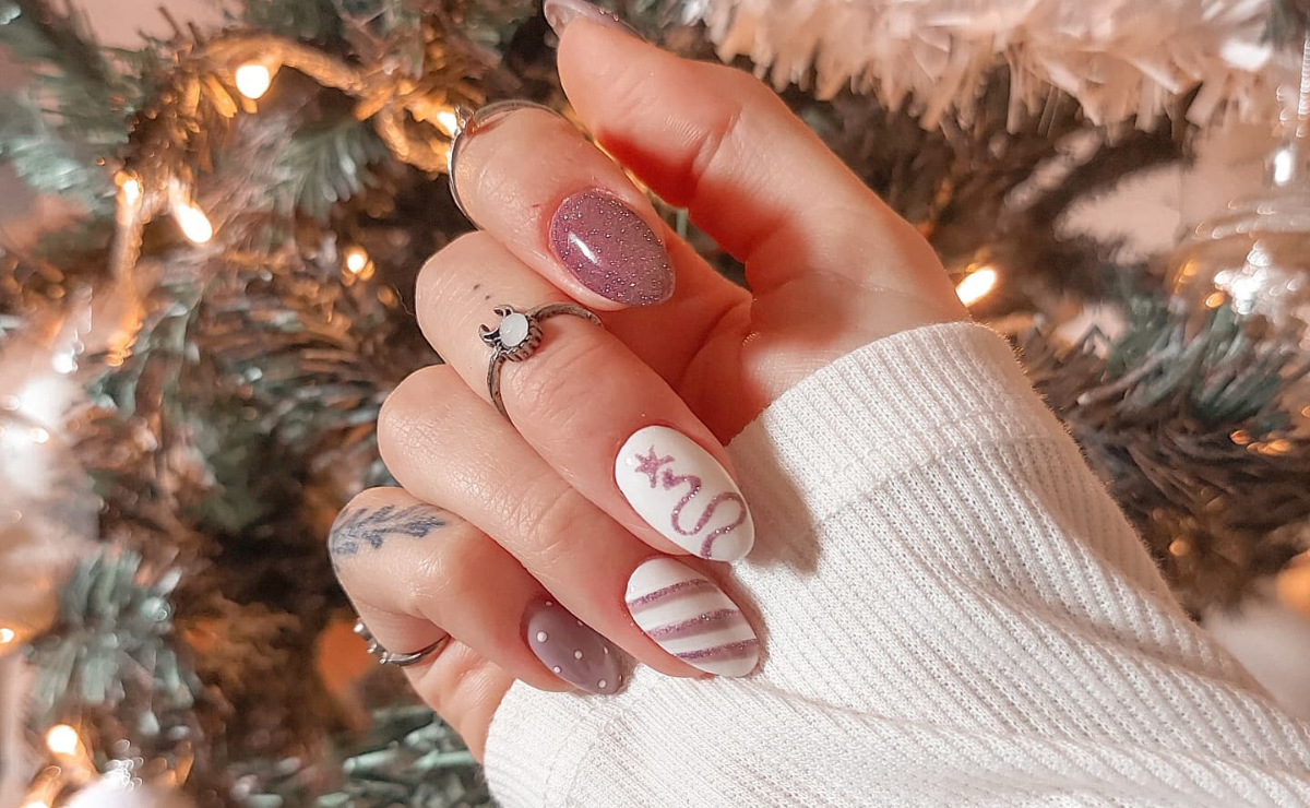 5 Ideias de Unhas Decoradas para Arrasar
Como Fazer Unhas Francesinha Colorida
Tendências de Unhas em Gel Decoradas
Inspiração de Nail Art Minimalista
Unhas Decoradas Florais: Passo a Passo
