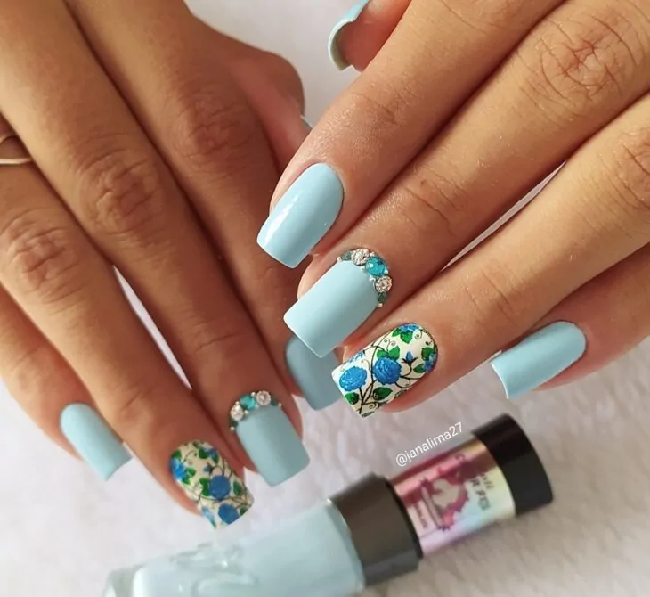 Tendências de Unhas Azul Bebê para o Verão 2025/2026