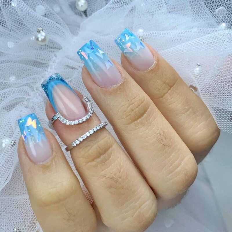 ideias de unhas decoradas azul claro para inspiração