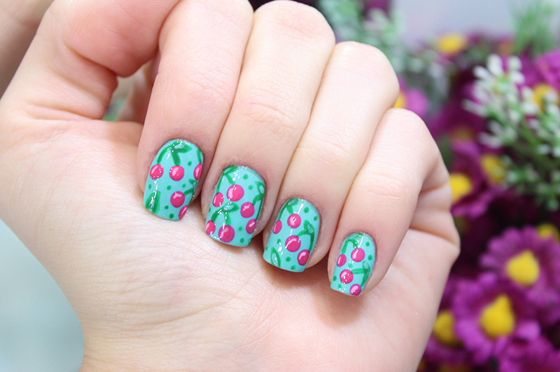 Adesivos ou Unhas Postiças: Qual a Melhor Opção para Suas Unhas de Cereja?