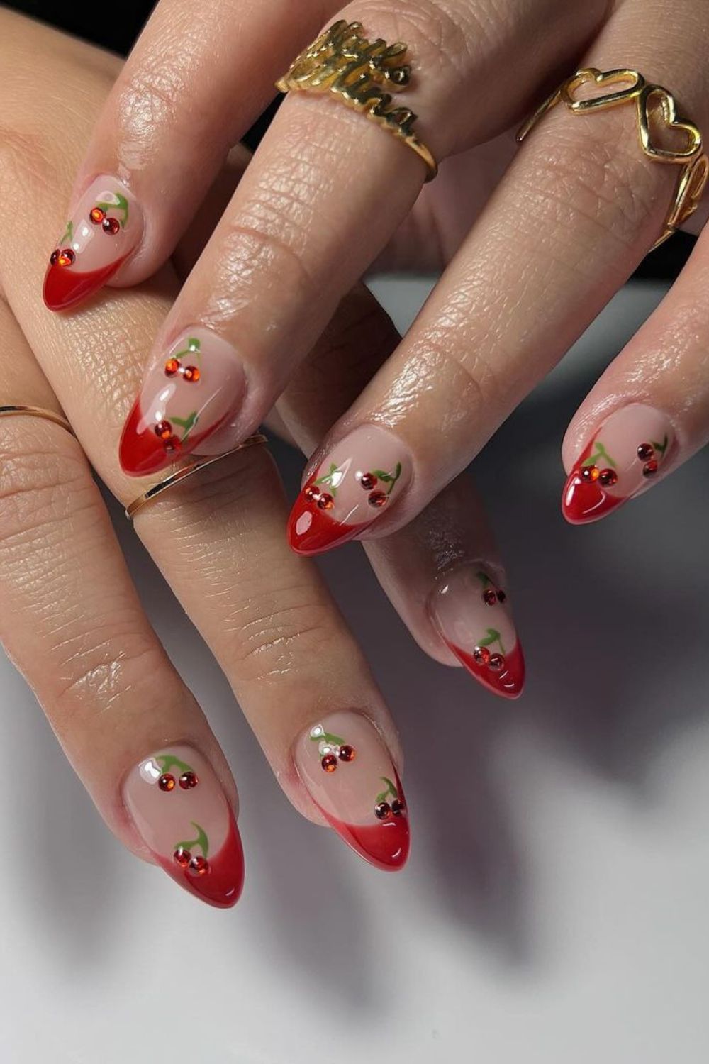 Inspirações de Cores e Combinações para Suas Unhas Decoradas com Cerejas