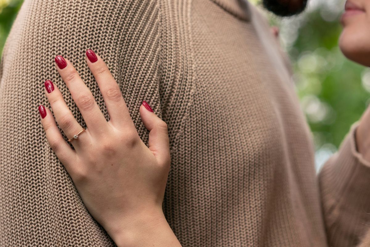 Minimalismo Chic: Dicas para Unhas com Iniciais Discretas e Elegantes