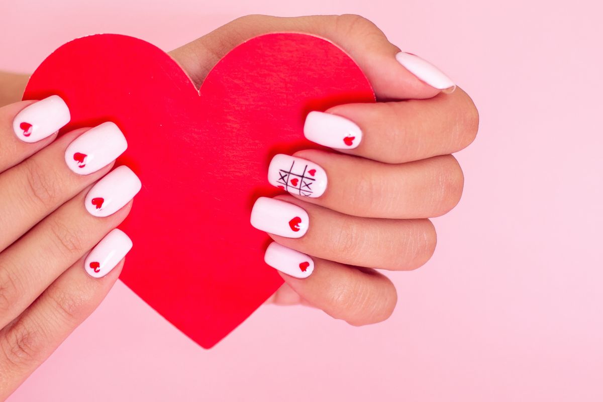 Top 5 Cores de Esmalte para Realçar Suas Iniciais nas Unhas