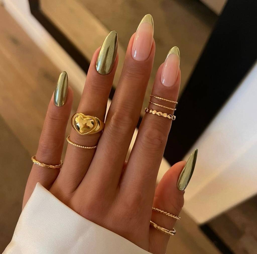 unha decorada com po cromado