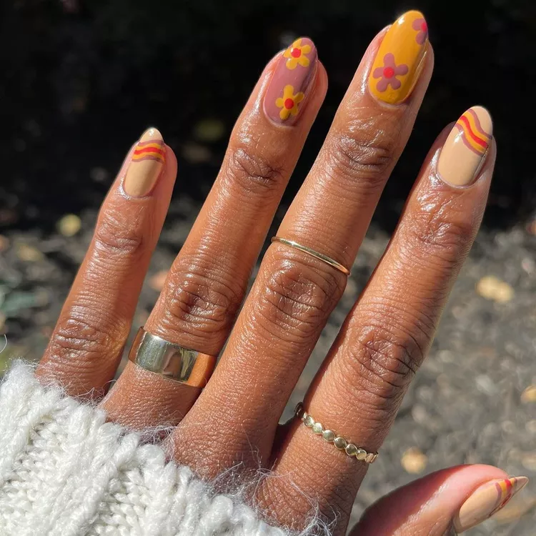 Como fazer unhas tie-dye em casa