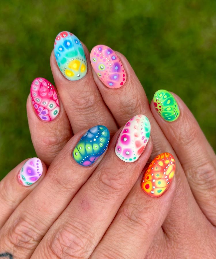 Guia completo de símbolos hippie para suas unhas