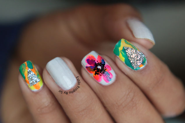 Adesivos de unha: praticidade e estilo hippie