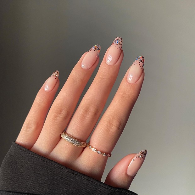 Naked Nails: A Elegância dos Tons Nudes para 2026