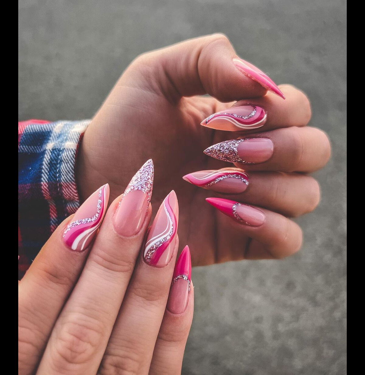 Nail Art Delicada: Ideias para Unhas Minimalistas e Chiques