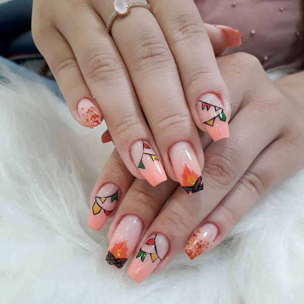 Tutoriais de unhas juninas no TikTok e Pinterest