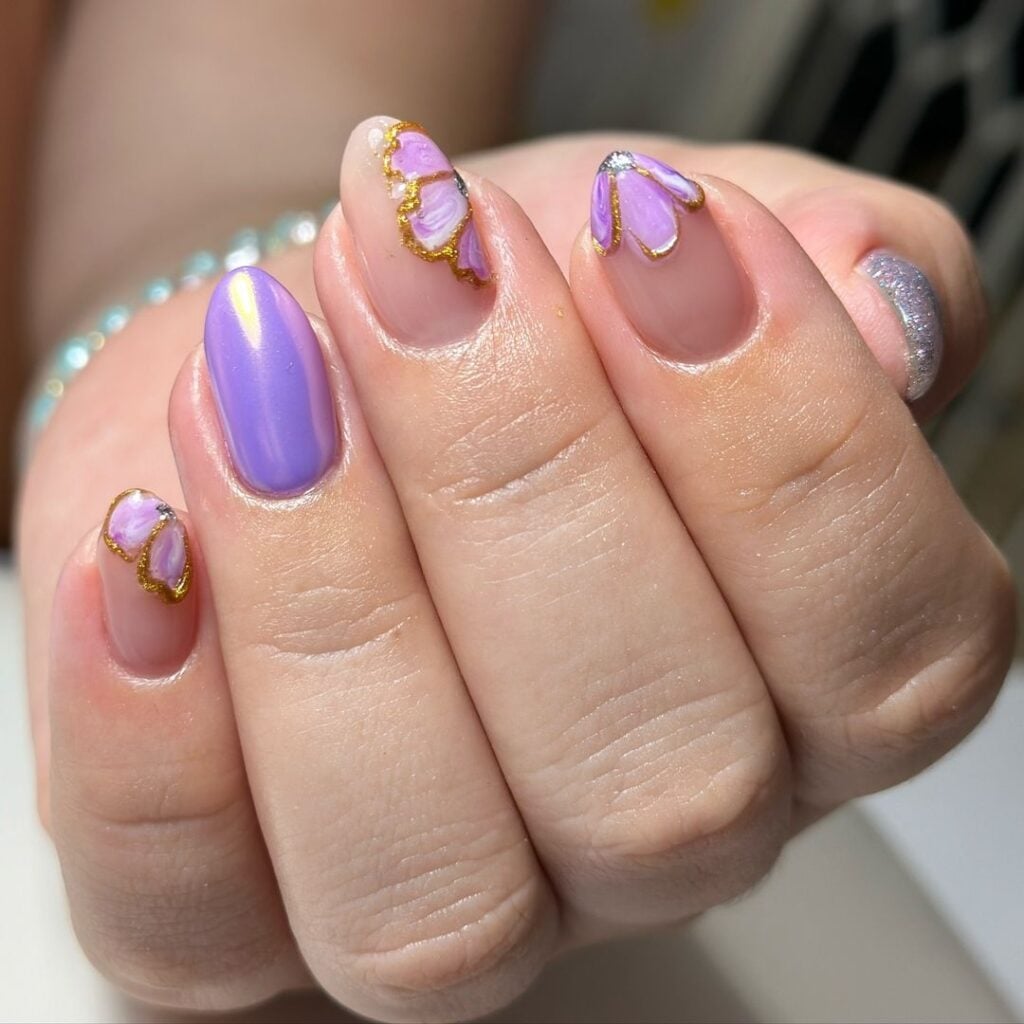 inspiração unha decorada lilás amendoada