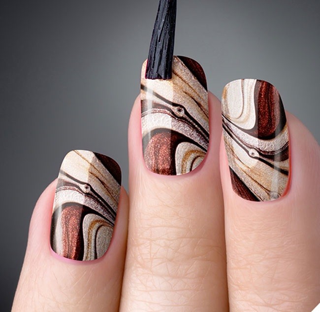 como fazer unha marmorizada preta e branca com esmalte comum