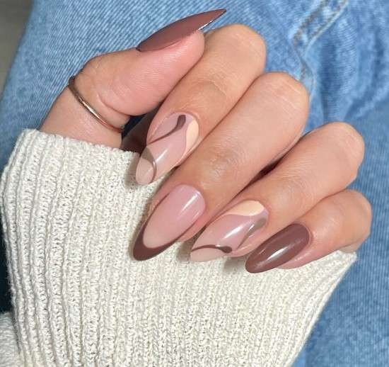 unha decorada nude amendoada