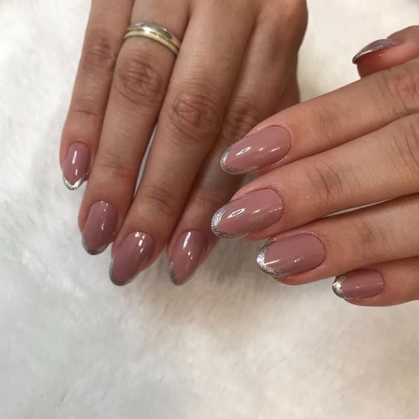Unhas Nude Amendoado: 5 Estilos Minimalistas para um Visual 'Clean Girl'