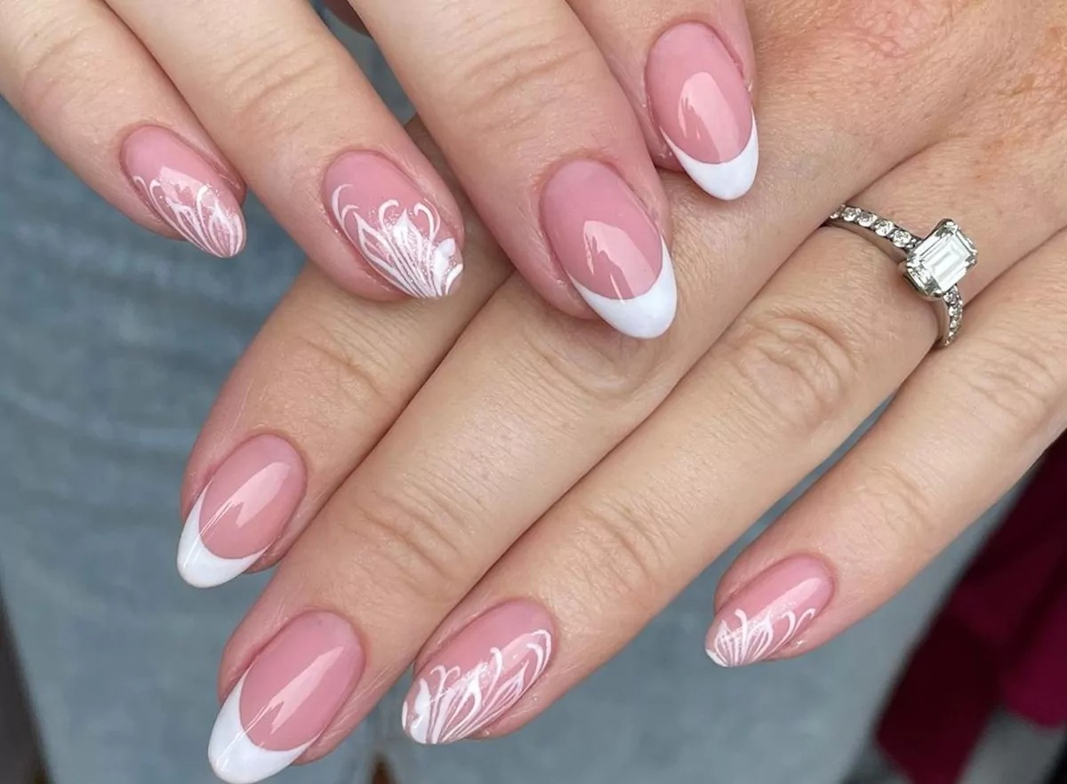 Esmaltes Nudes e Neutros: A Combinação Perfeita para Suas Unhas Redondas