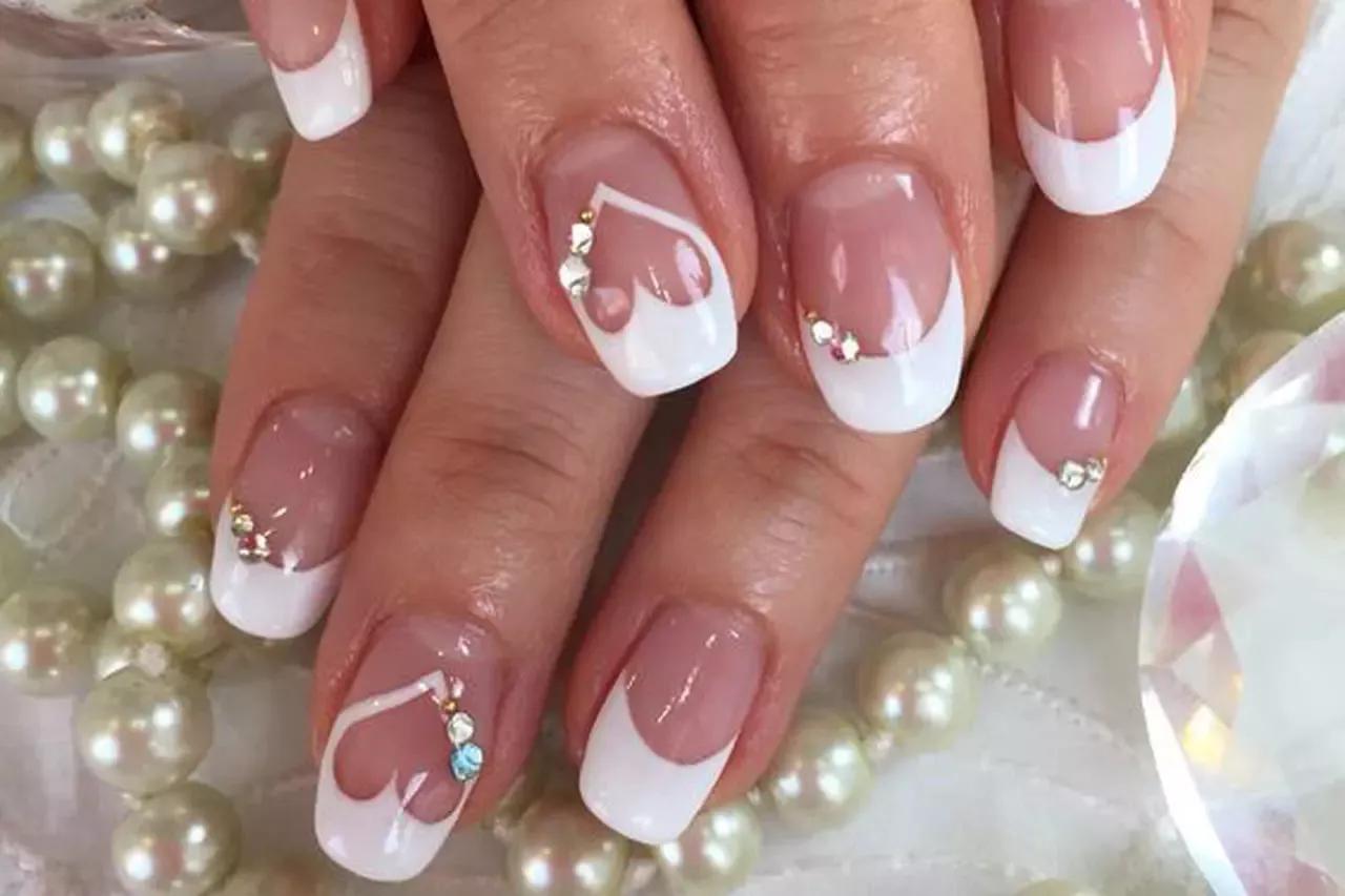 Unhas Brancas Degradê: Elegância e Modernidade