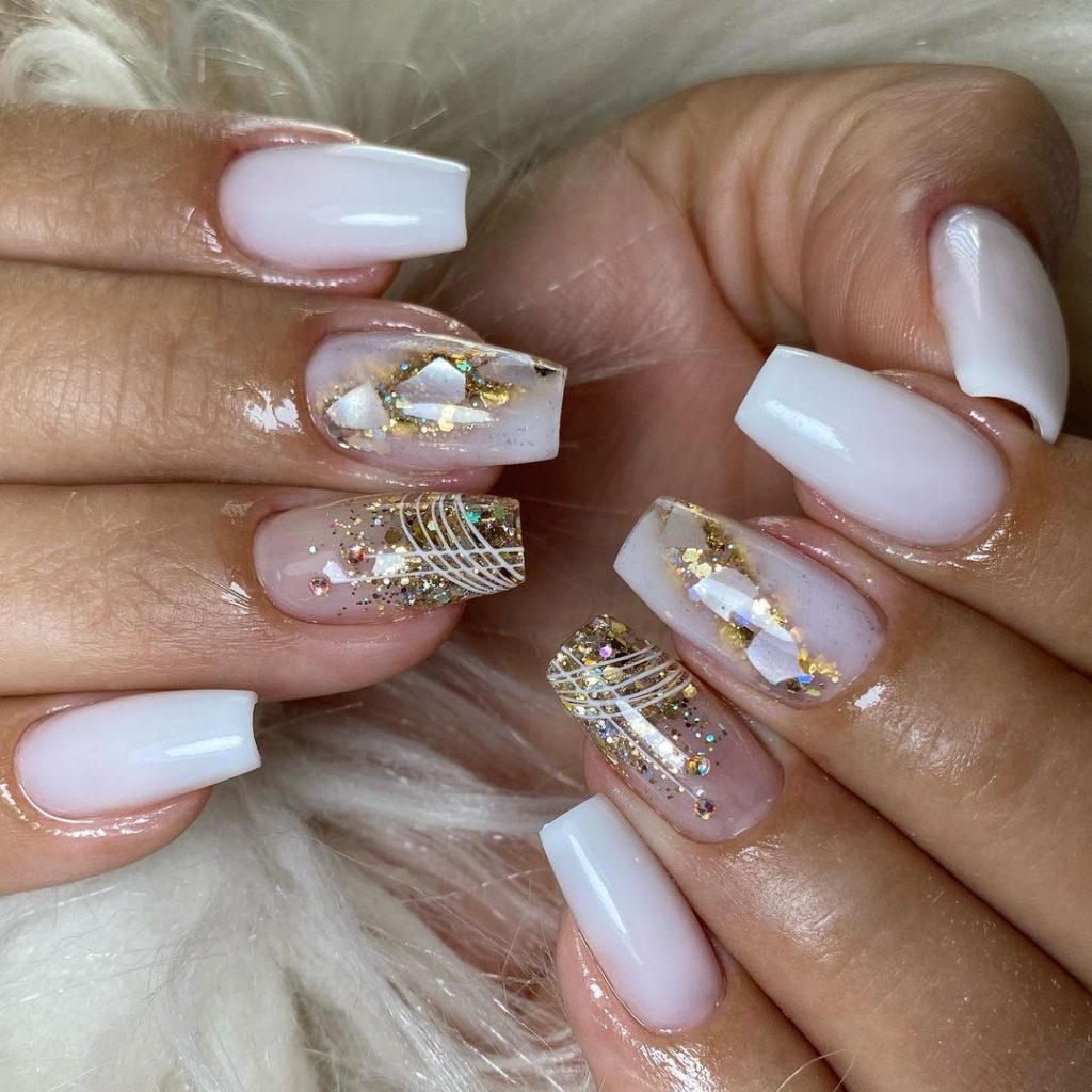 Guia Completo: Materiais Essenciais para Unha Encapsulada com Glitter; Passo a Passo Detalhado: Como Fazer Unha Encapsulada com Glitter em Casa; Inspirações de Nail Art: 10 Estilos de Unha Encapsulada com Glitter para Arrasar; Durabilidade e Cuidados: Tudo Sobre a Manutenção da Unha Encapsulada; Unha Encapsulada vs. Glitter Tradicional: Qual a Melhor Opção para Você?