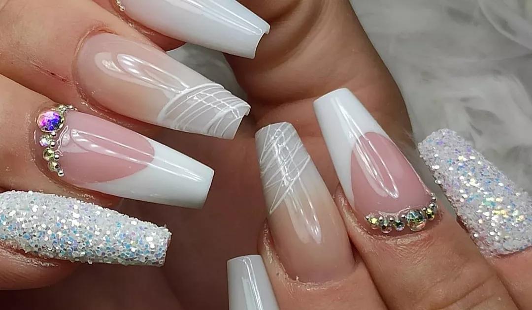 Guia Completo: Materiais Essenciais para Unha Encapsulada com Glitter; Passo a Passo Detalhado: Como Fazer Unha Encapsulada com Glitter em Casa; Inspirações de Nail Art: 10 Estilos de Unha Encapsulada com Glitter para Arrasar; Durabilidade e Cuidados: Tudo Sobre a Manutenção da Unha Encapsulada; Unha Encapsulada vs. Glitter Tradicional: Qual a Melhor Opção para Você?