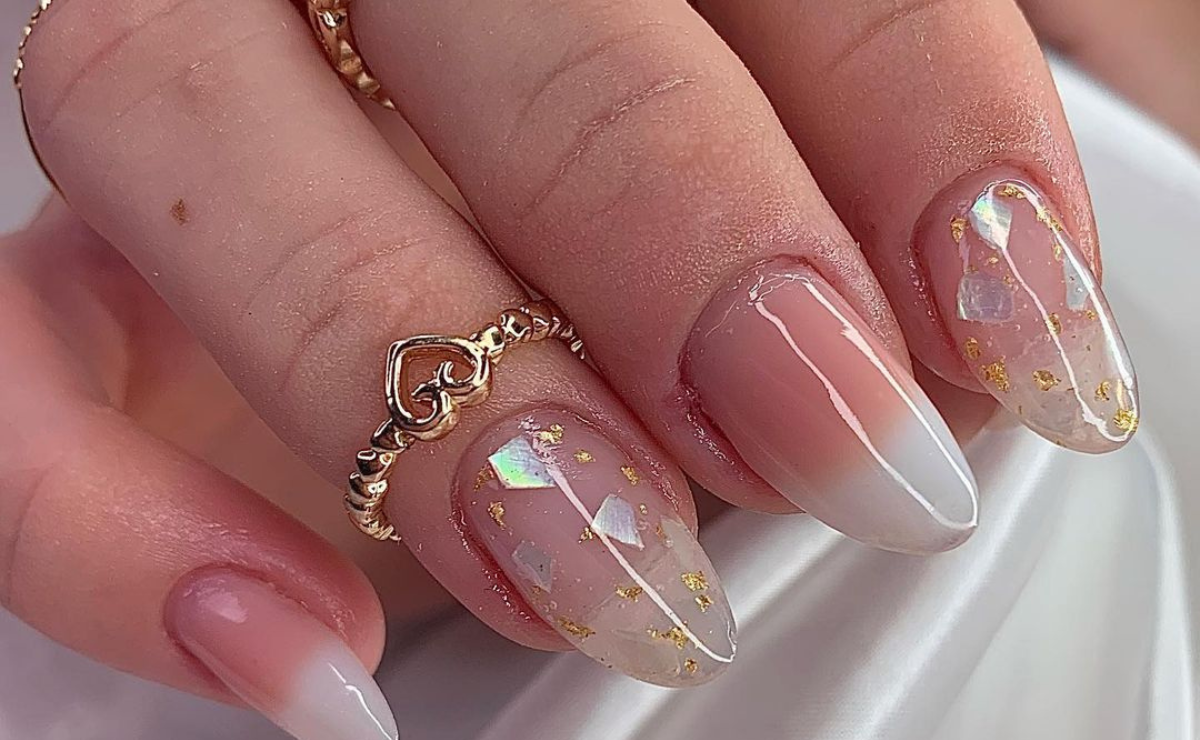 Guia Completo: Materiais Essenciais para Unha Encapsulada com Glitter; Passo a Passo Detalhado: Como Fazer Unha Encapsulada com Glitter em Casa; Inspirações de Nail Art: 10 Estilos de Unha Encapsulada com Glitter para Arrasar; Durabilidade e Cuidados: Tudo Sobre a Manutenção da Unha Encapsulada; Unha Encapsulada vs. Glitter Tradicional: Qual a Melhor Opção para Você?
