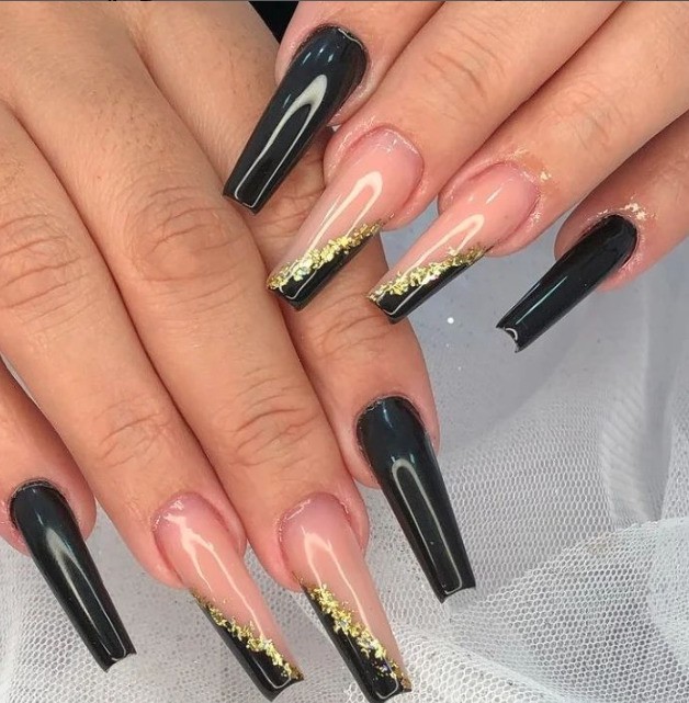 5 ideias de títulos: 1. Unha Encapsulada Preta: Guia Completo de Estilos e Tendências. 2. Como Fazer Unha Encapsulada Preta: Técnicas e Inspirações. 3. Unha Encapsulada Preta: Os Formatos que Mais Valorizam. 4. Vantagens da Unha Encapsulada Preta: Brilho e Durabilidade Garantidos. 5. Unha Encapsulada Preta: Combinações Criativas para Arrasar.