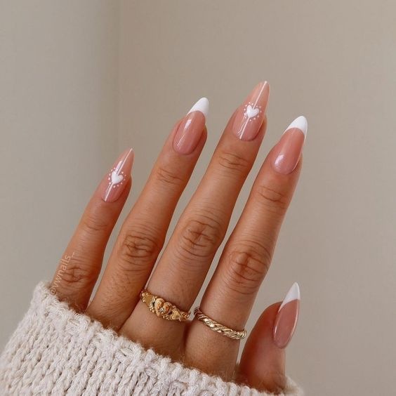 Como obter o formato amendoado perfeito nas unhas: Guia passo a passo