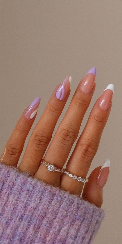 Unhas brancas com filha única lilás