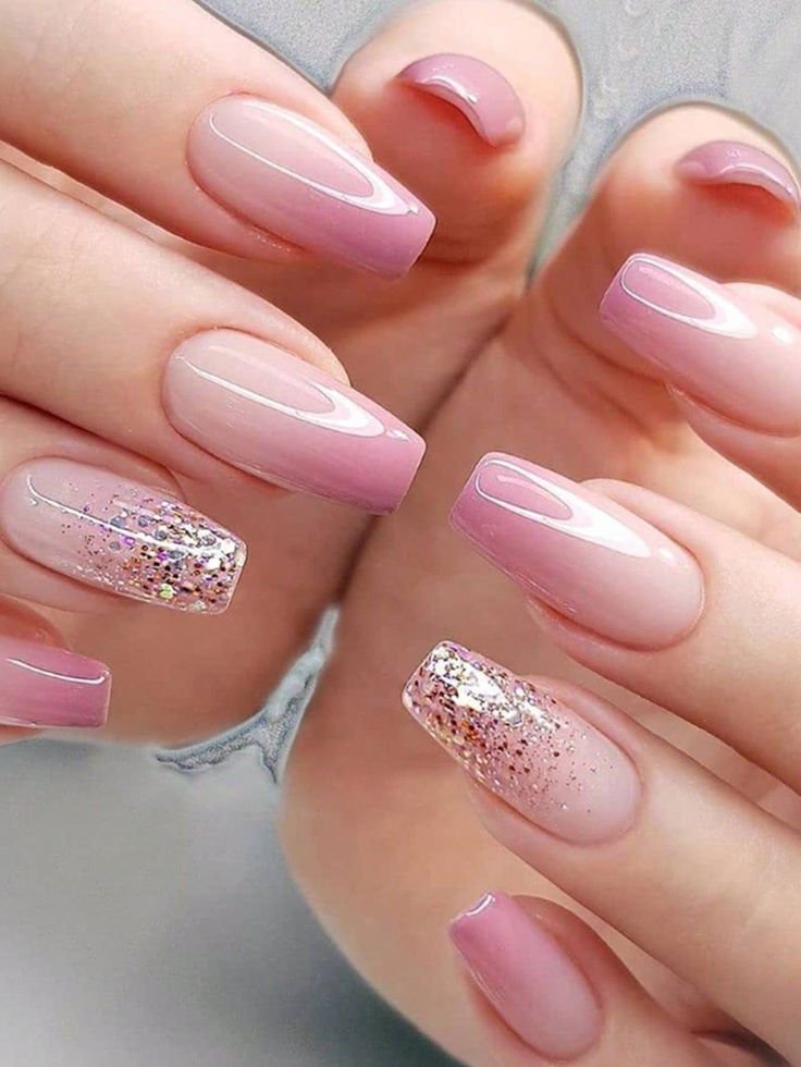 Unhas em Gel Rosa: Durabilidade e Glitter Encapsulado